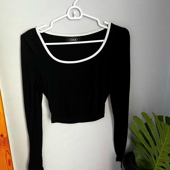 Cider Tops - NWOT Cider Black Crop-Top Size XS